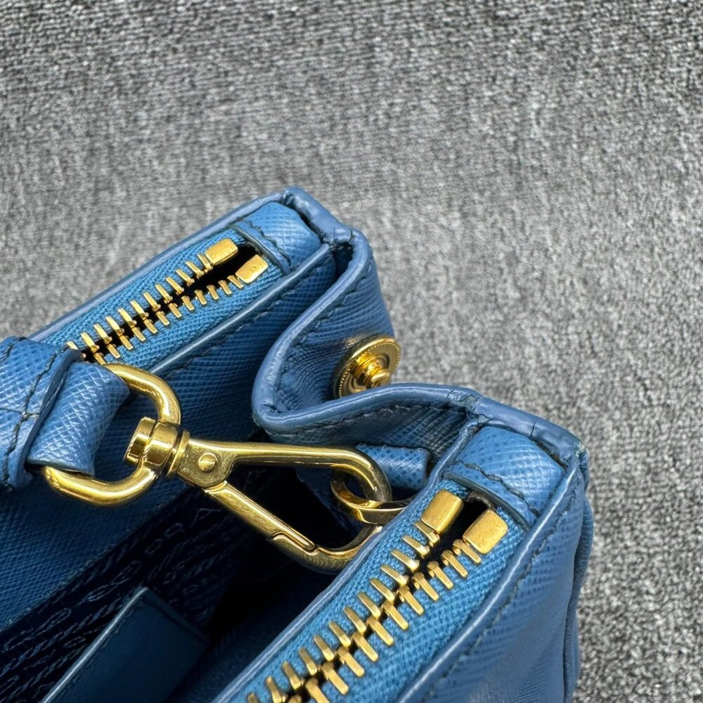 Prada Galleria Small Leather Shoulder Bag 660-071325 - Picture 11 of 13